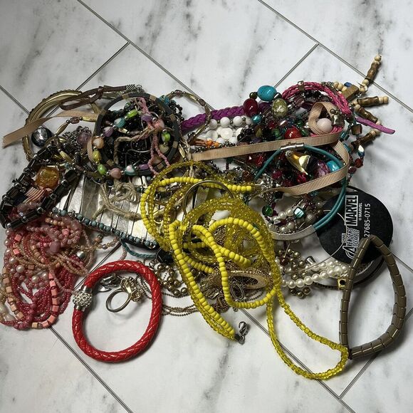 1lbs 9oz Junk Jewelry Lot - Vintage- Mod For Parts, Repair, Crafts - Picture 1 of 4